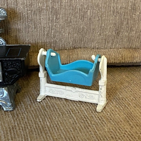 Vtg The Littles Dollhouse Vanity Armoire Stove Cradle Diecast Metal Furniture - Picture 5 of 6